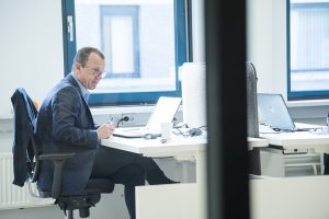 Waarom aanbesteden? Kijk liever naar de menselijke maat