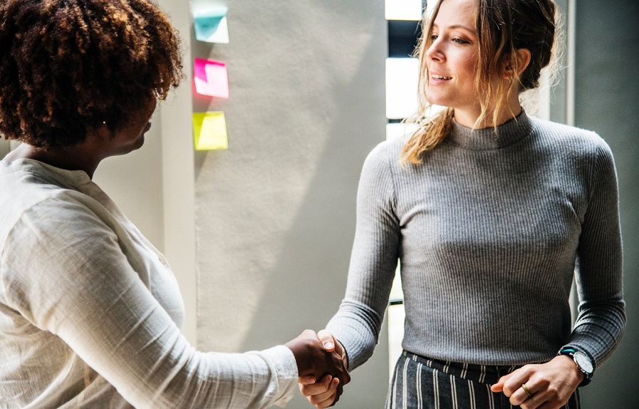 Vorm een positieve houding met improvisatieoefeningen